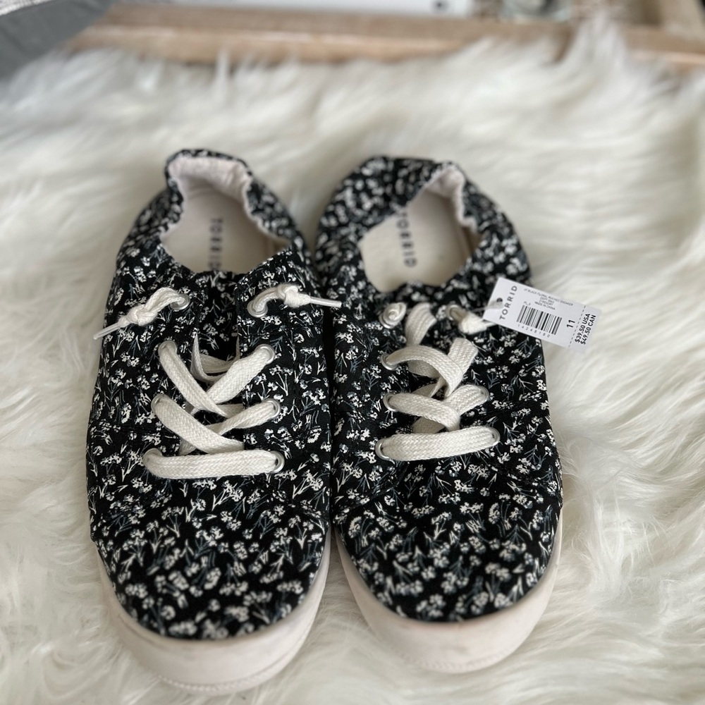 TORRID Riley Ruched Sneaker WW~NWT - Picture 6 of 13